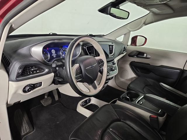 Used 2019 Chrysler Pacifica Limited w/ Tire & Wheel Group FWD image 14