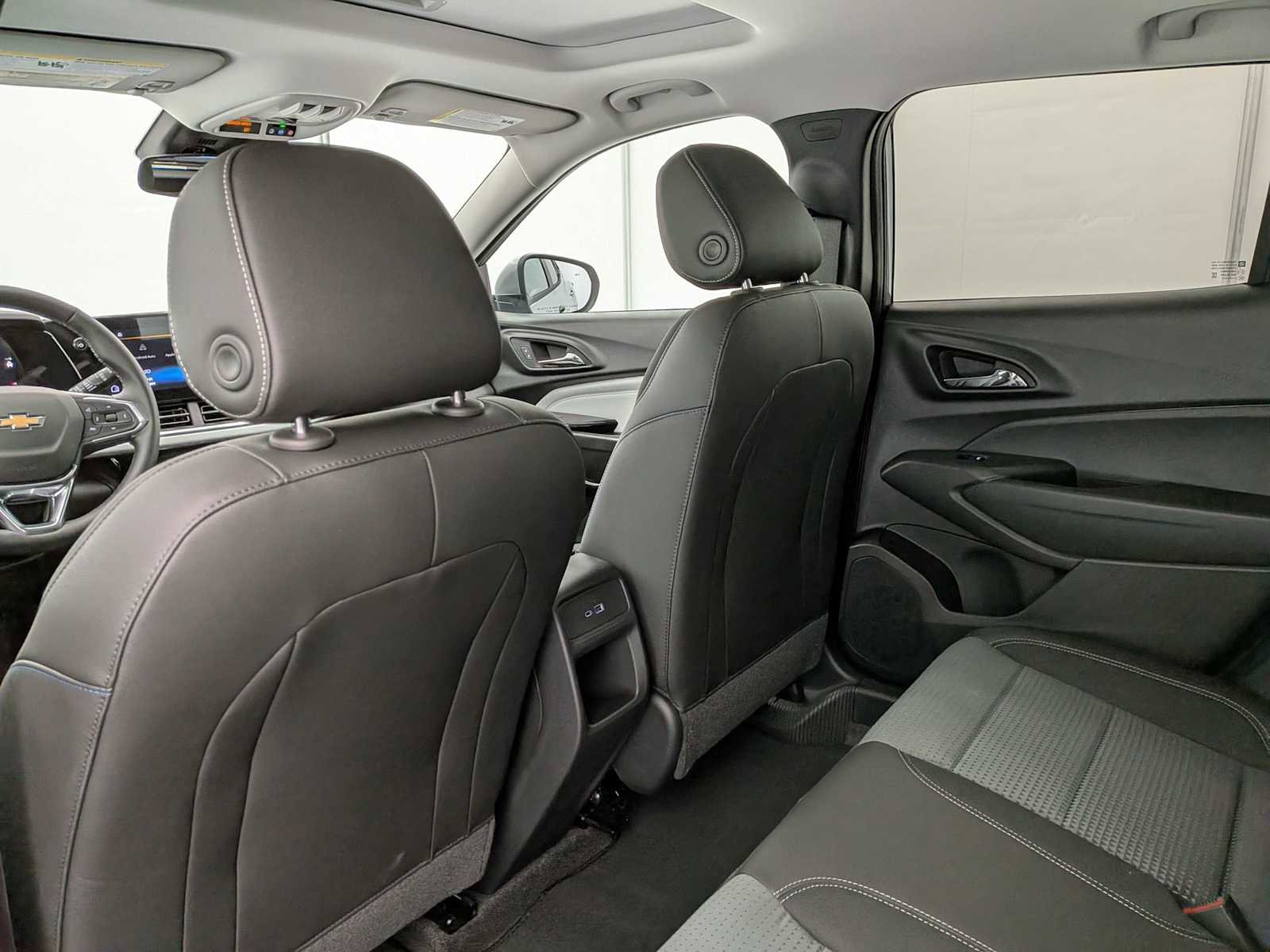 New 2026 Chevrolet Trax LT w/ Sunroof Package FWD image 19