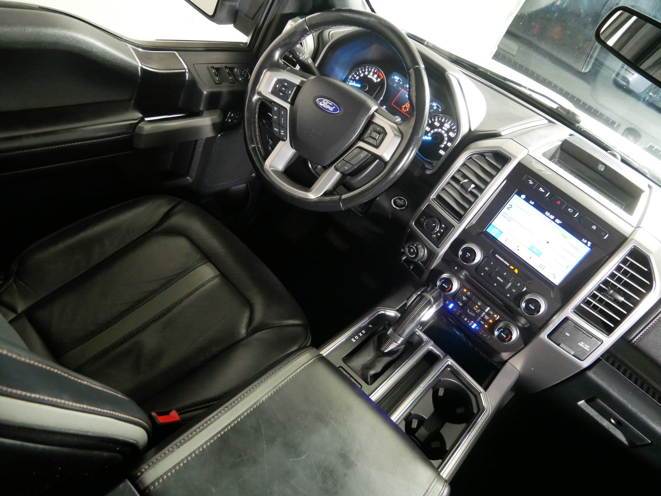 Used 2018 Ford F150 Platinum w/ Equipment Group 701A Luxury AWD/4WD image 9