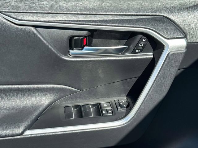 Used 2021 Toyota RAV4 XLE Premium image 19