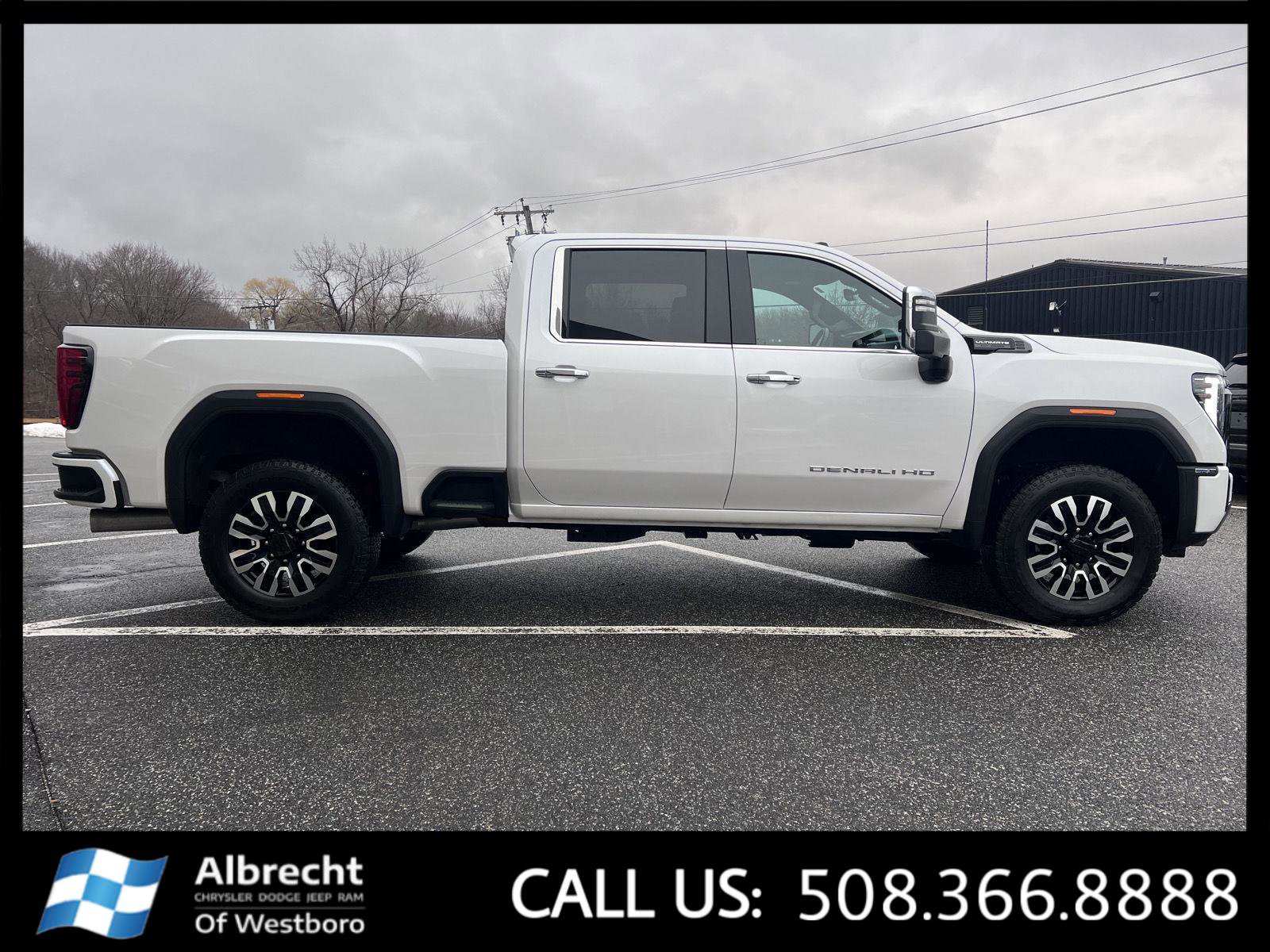Used 2024 GMC Sierra 2500 Denali Ultimate w/ Snow Plow Prep/Camper Package image 6