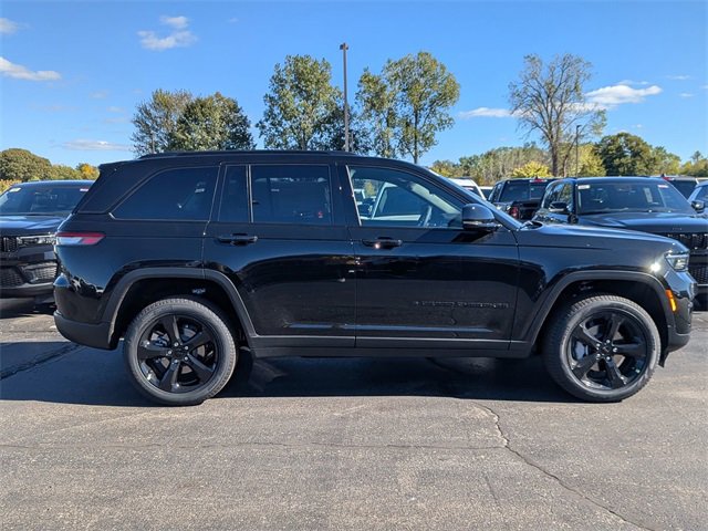 New 2025 Jeep Grand Cherokee Limited w/ Black Appearance Package image 6
