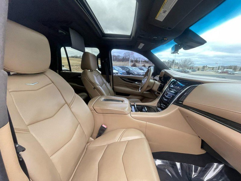 Used 2018 Cadillac Escalade Platinum image 5
