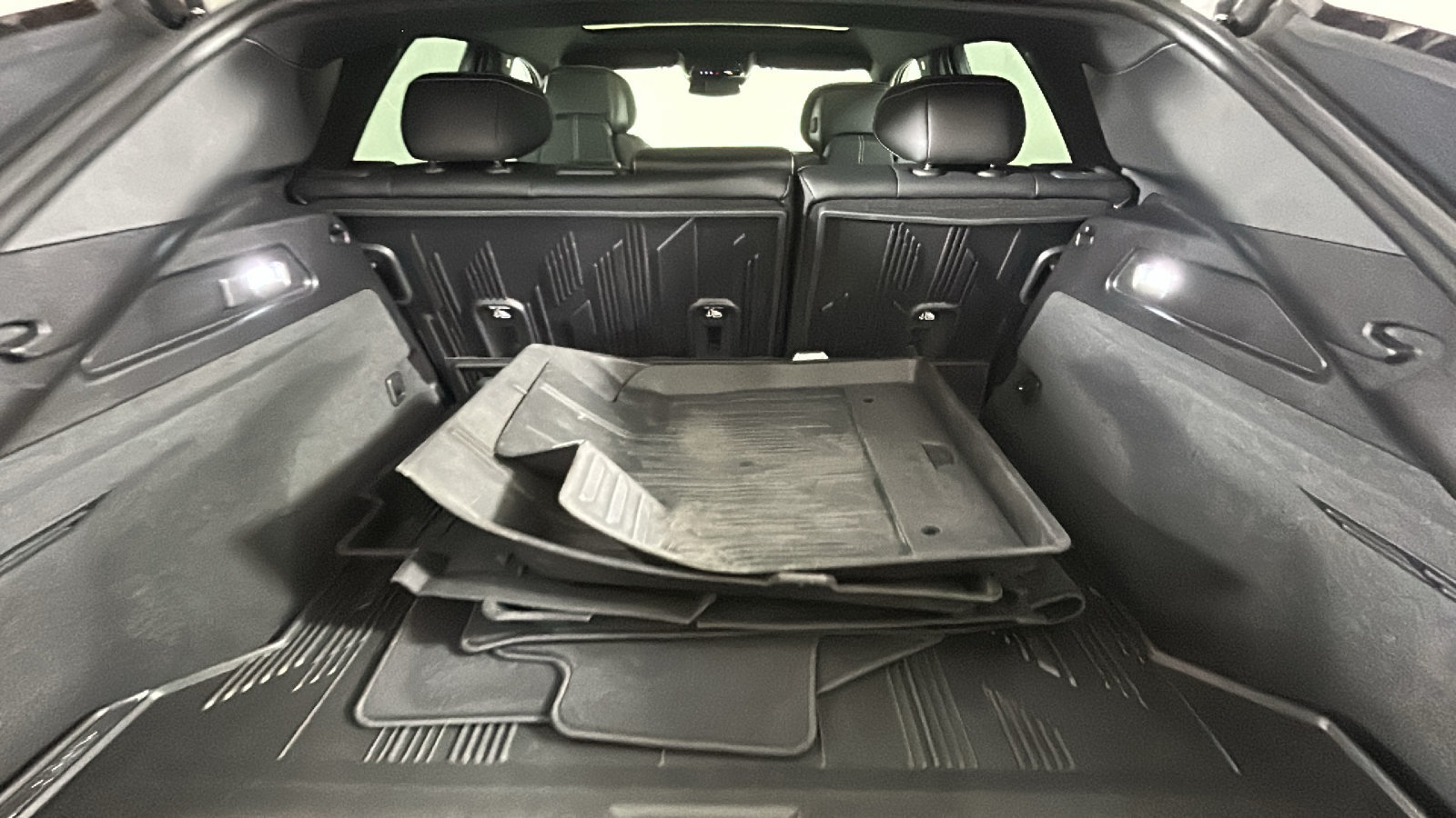 Used 2024 Cadillac Lyriq Sport w/ LPO, Floor Liner Package AWD/4WD image 33
