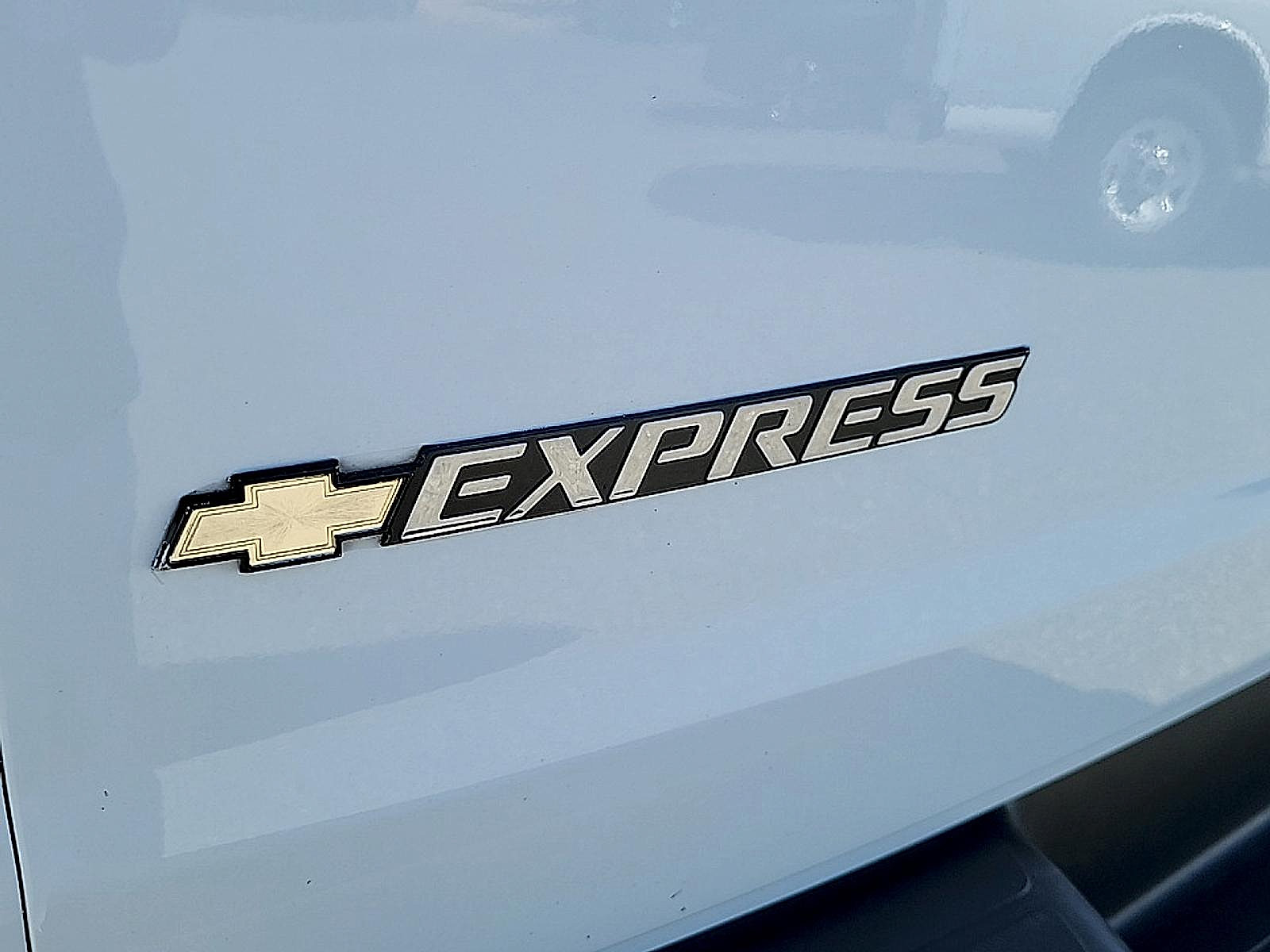 Used 2024 Chevrolet Express 2500 w/ Driver Convenience Package RWD image 23