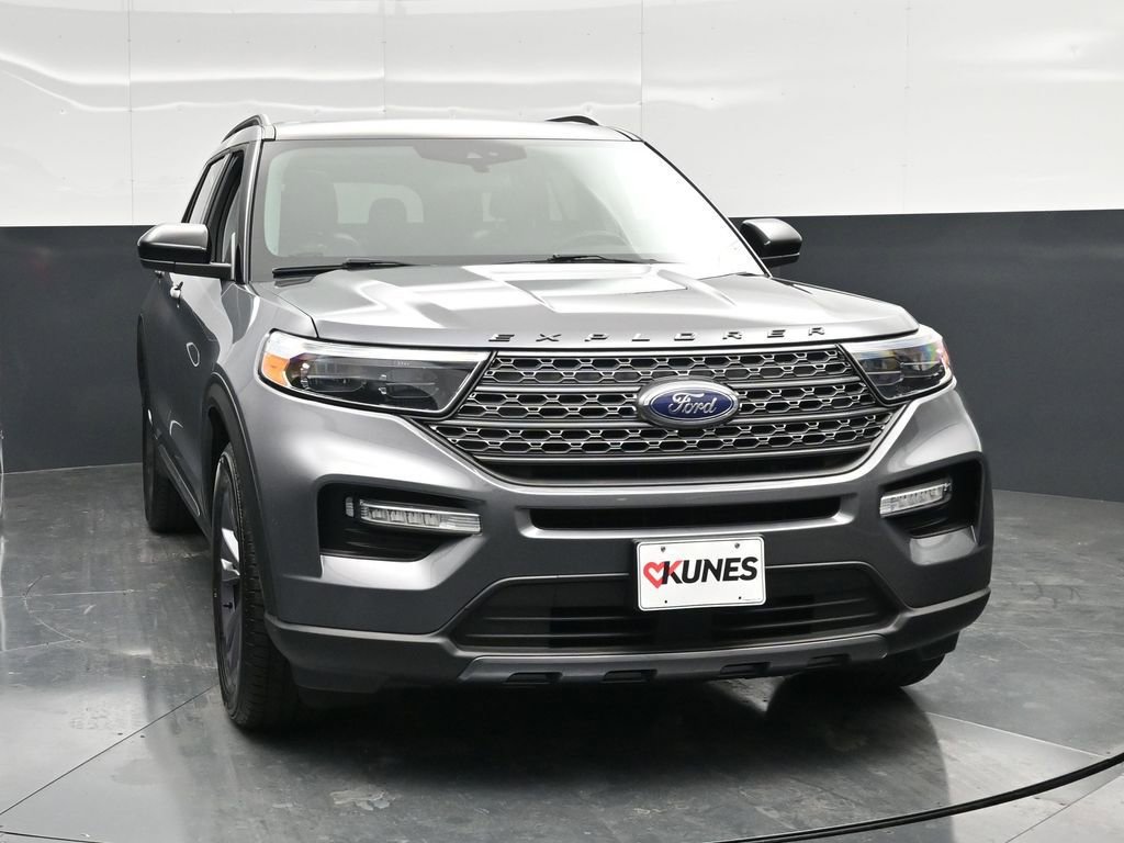 Used 2022 Ford Explorer XLT w/ Equipment Group 202A AWD/4WD image 6