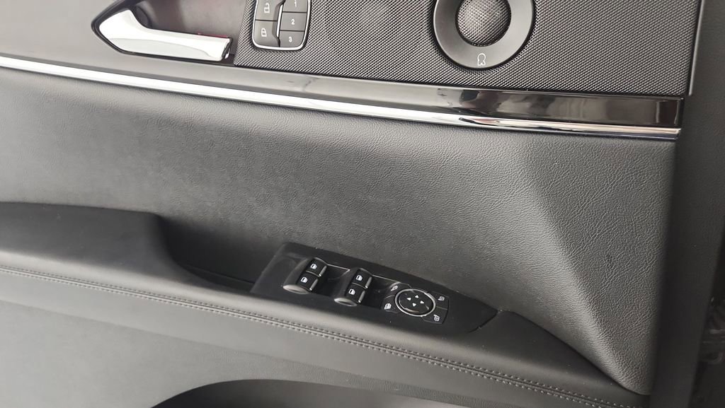 Used 2022 Lincoln Nautilus Reserve w/ Equipment Group 201A image 15