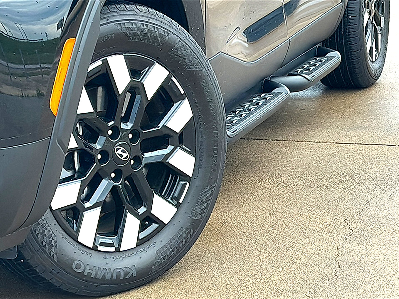 Used 2025 Hyundai Santa Cruz SEL FWD image 3