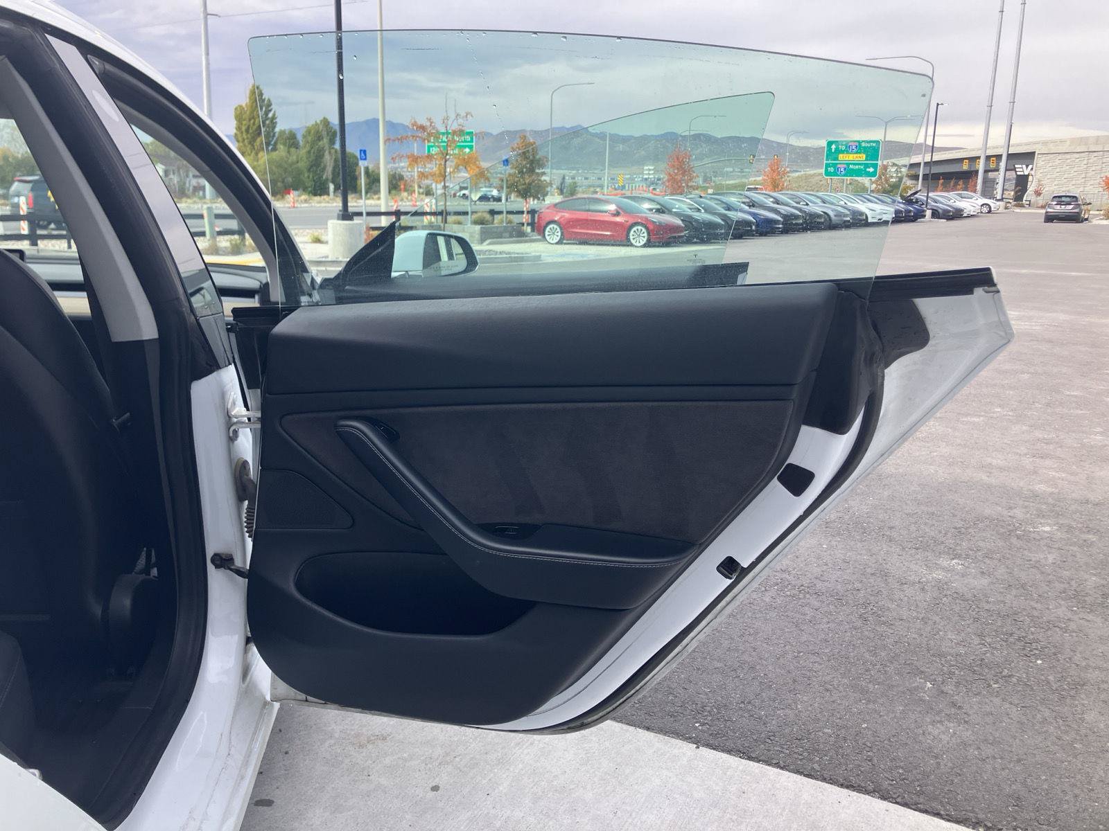 Used 2018 Tesla Model 3 Long Range AWD/4WD image 18