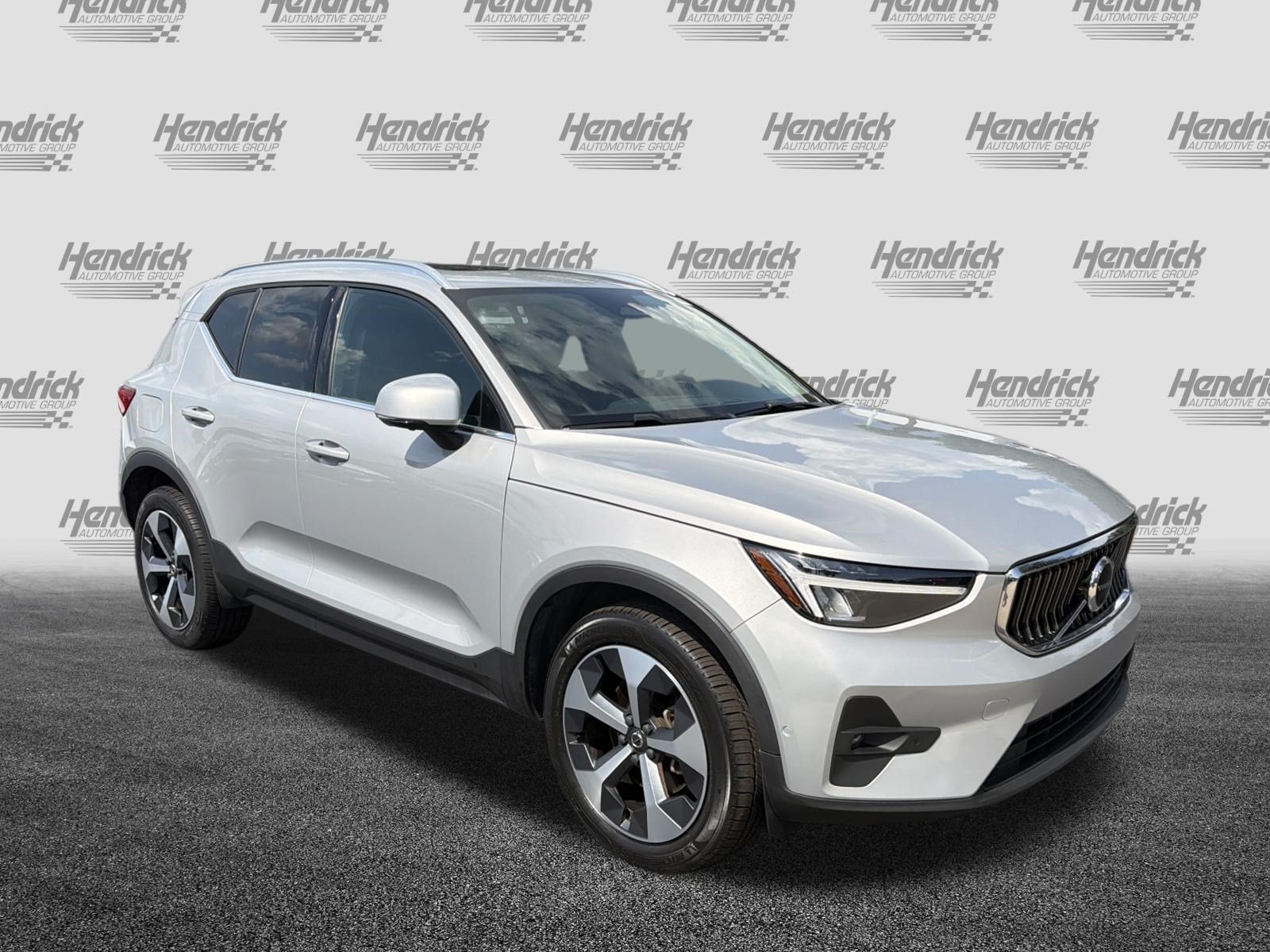 Certified 2023 Volvo XC40 B4 Plus w/ Driver Assist Package FWD image 2
