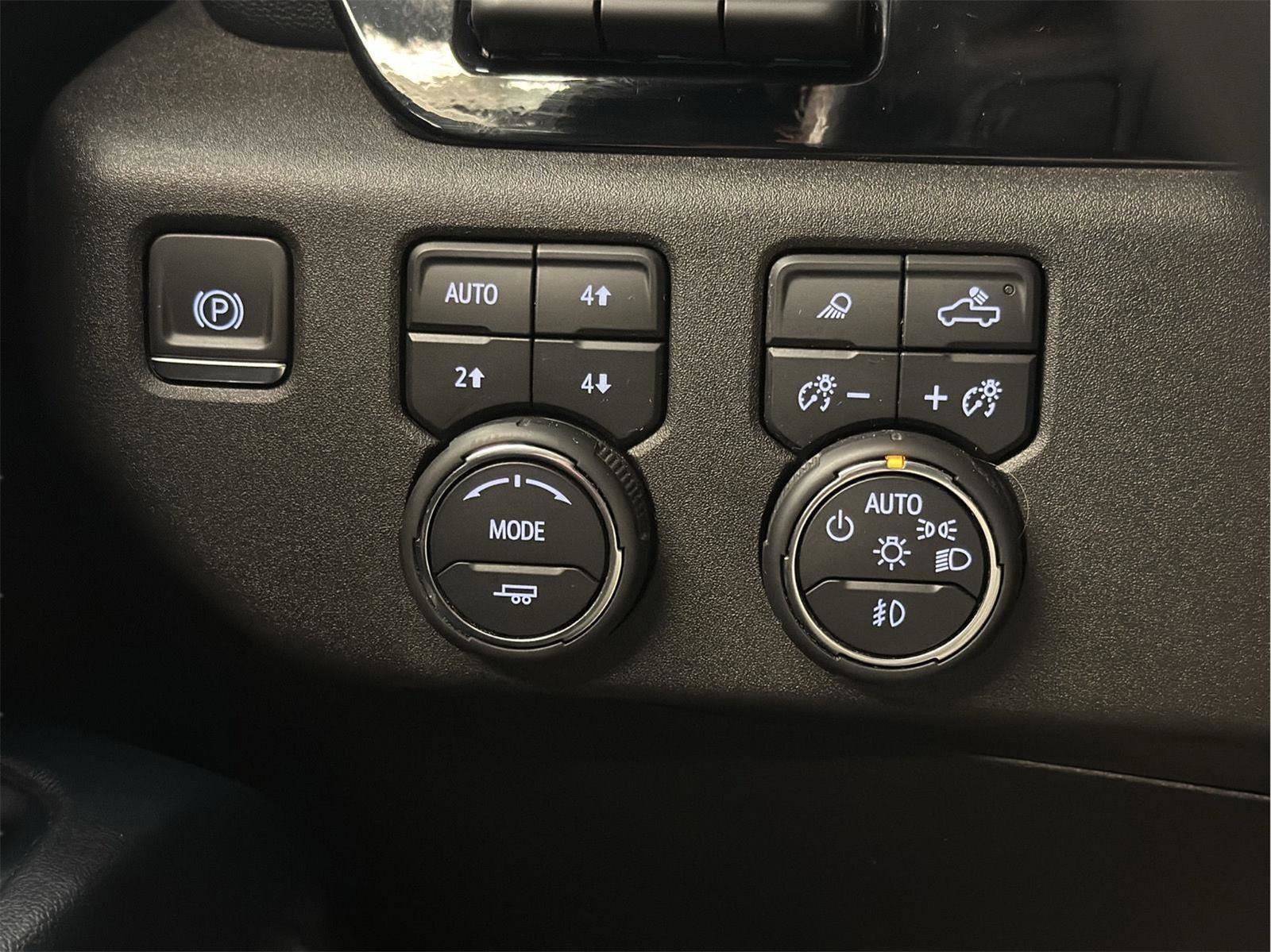 Certified 2024 Chevrolet Silverado 2500 High Country w/ Technology Package image 39