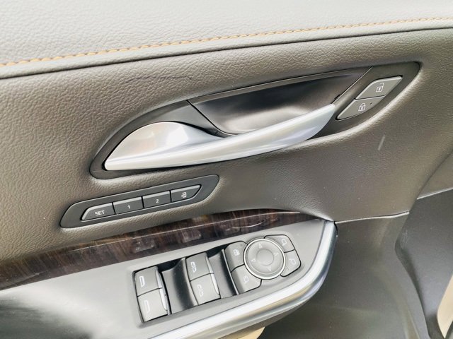 Used 2025 Cadillac XT4 Premium Luxury image 29