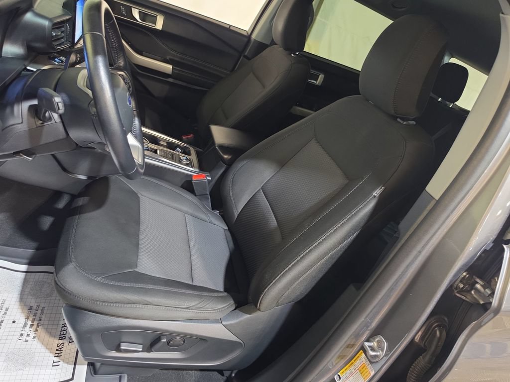 Used 2023 Ford Explorer XLT AWD/4WD image 13