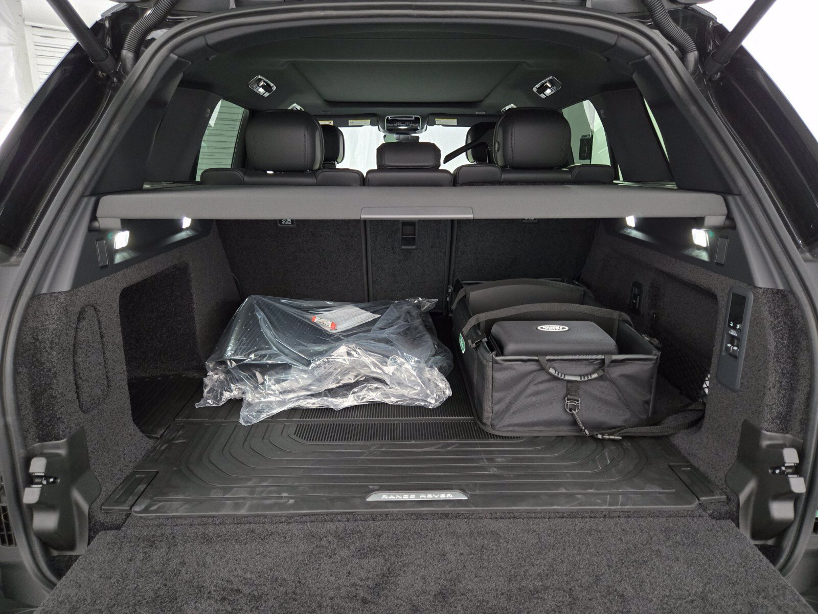 New 2026 Land Rover Range Rover SE AWD/4WD image 15