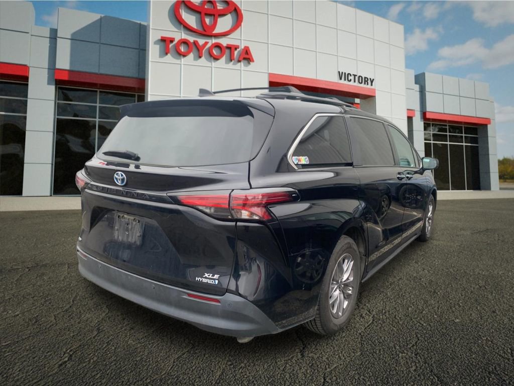Used 2022 Toyota Sienna XLE w/ XLE Plus Package image 4