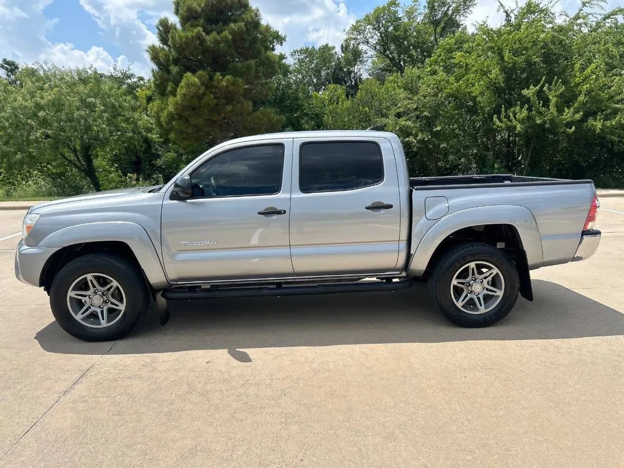 Used 2014 Toyota Tacoma PreRunner w/ SR5 Package RWD image 9