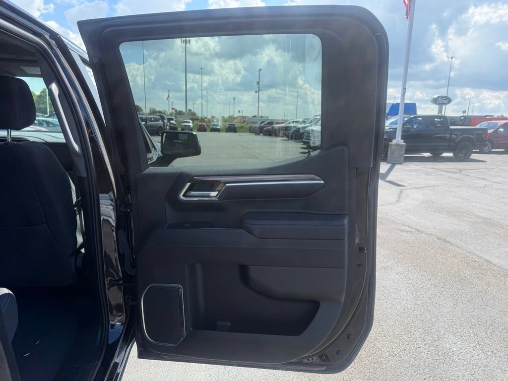 Used 2023 Chevrolet Silverado 1500 LT AWD/4WD image 41