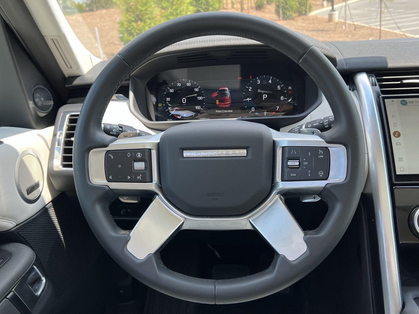 Used 2024 Land Rover Discovery S AWD/4WD image 17