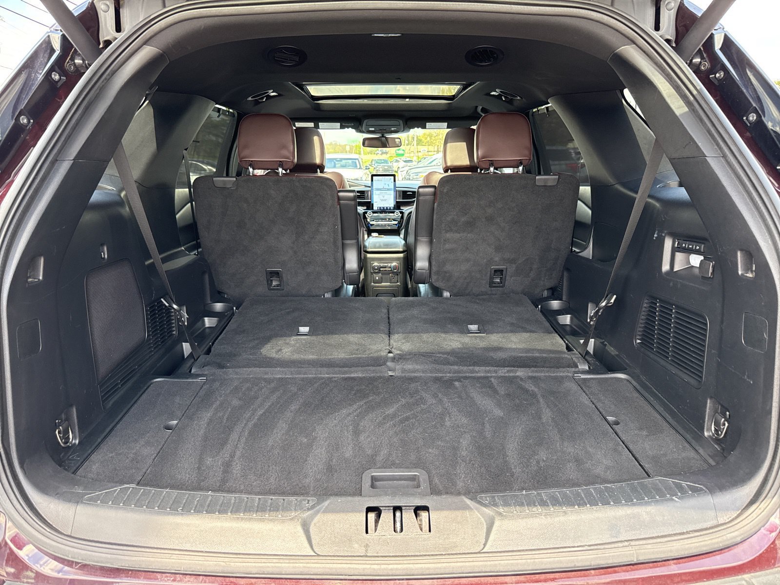 Used 2022 Ford Explorer Platinum w/ Equipment Group 601A AWD/4WD image 52