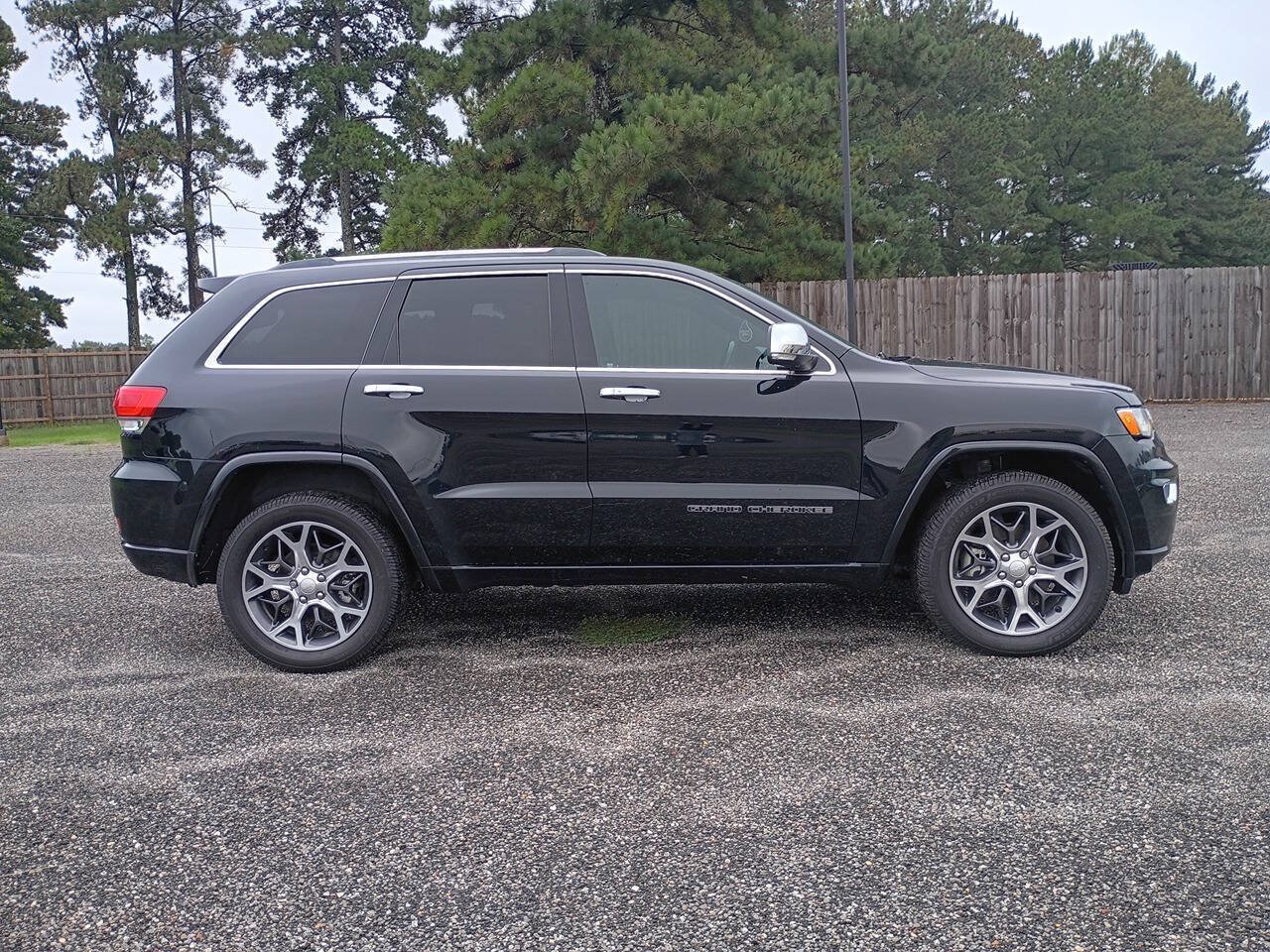 Used 2019 Jeep Grand Cherokee Overland AWD/4WD image 4