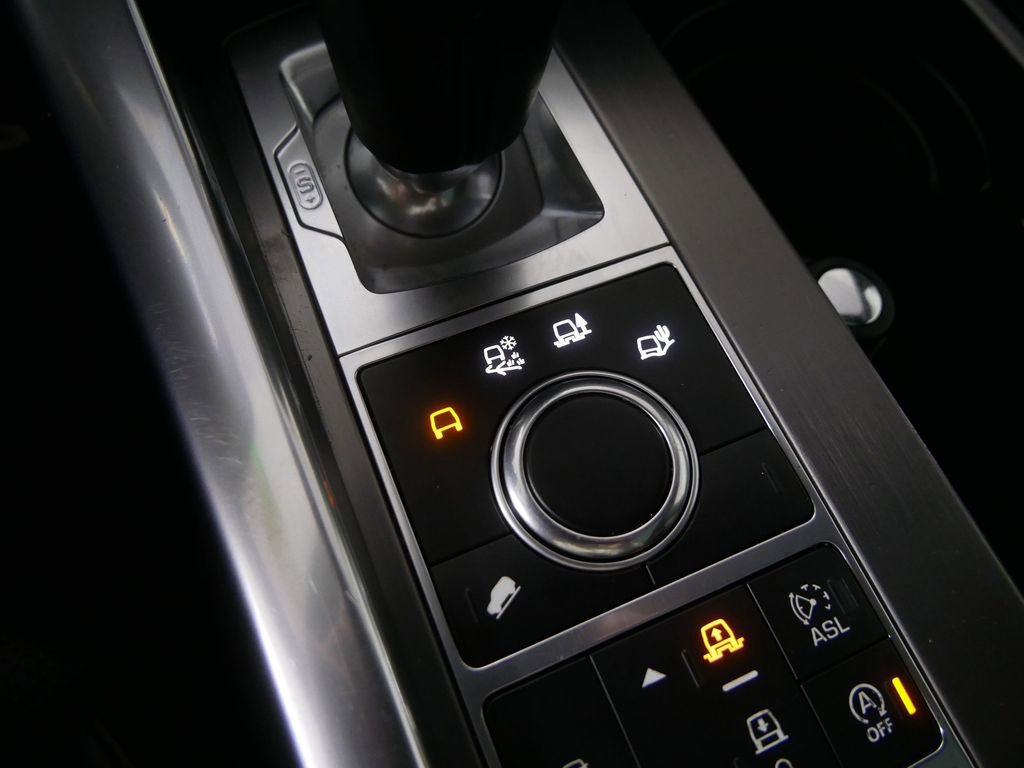 Used 2016 Land Rover Range Rover Sport SE image 27