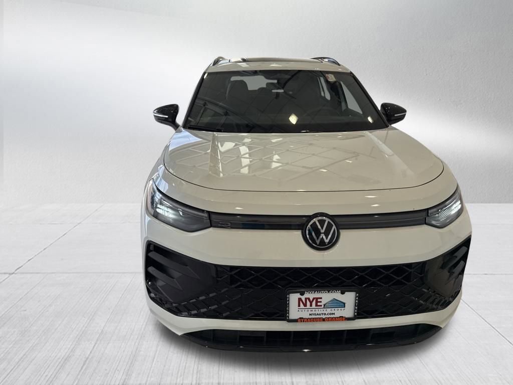 New 2025 Volkswagen Tiguan SE R-Line image 8