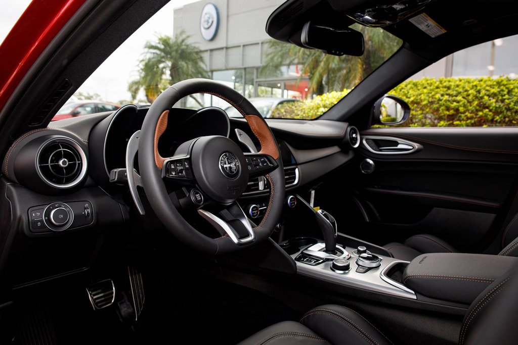 New 2025 Alfa Romeo Giulia AWD w/ Driving Assist Package image 23