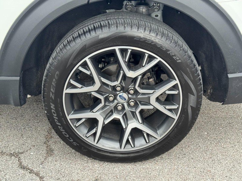 Used 2025 Ford Explorer Platinum w/ Ultimate Package image 7