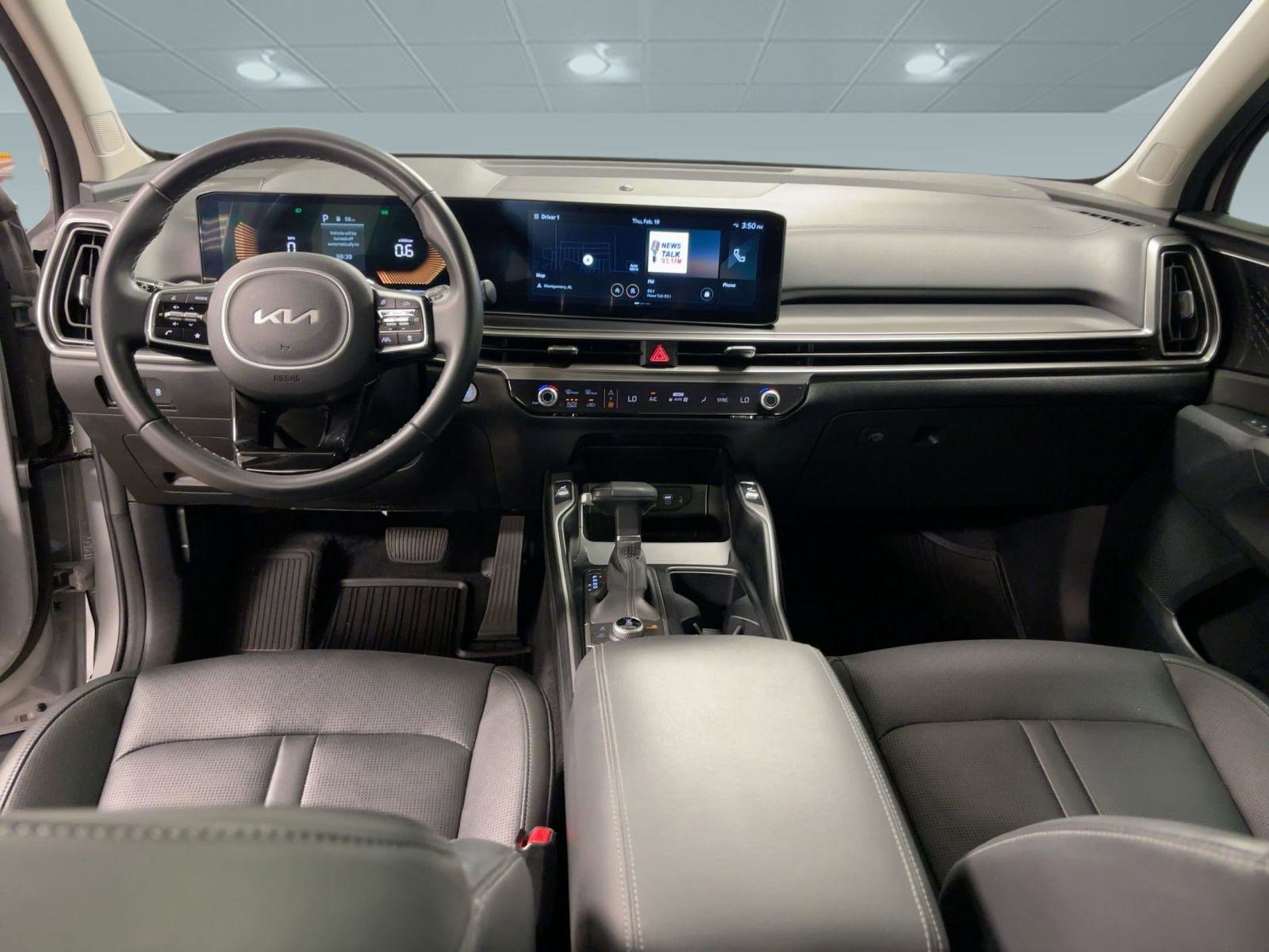 Used 2025 Kia Sorento S w/ Panoramic Sunroof Package image 17