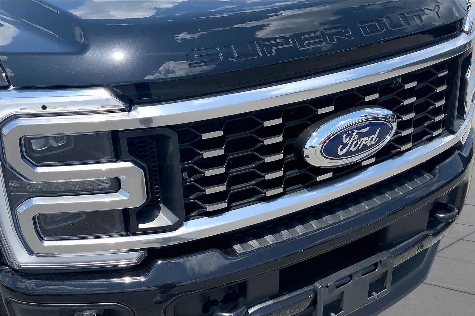 Used 2025 Ford F450 Platinum w/ FX4 Off-Road Package AWD/4WD image 30