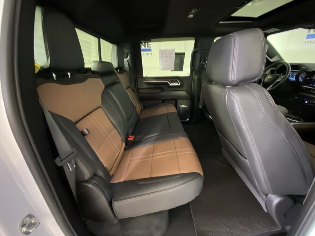 Used 2024 Chevrolet Silverado 2500 High Country w/ High Country Premium Package AWD/4WD image 34