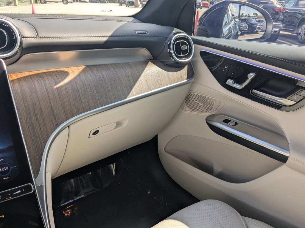 Certified 2024 Mercedes-Benz GLC 300 4MATIC image 4