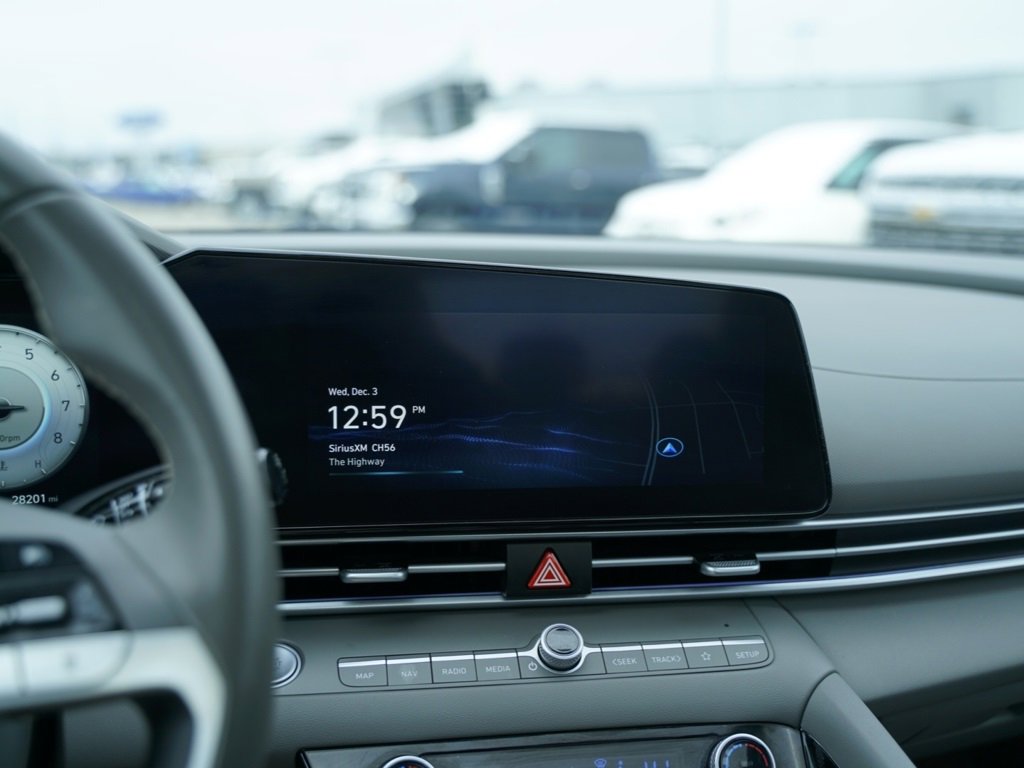 Used 2025 Hyundai Elantra SEL image 14