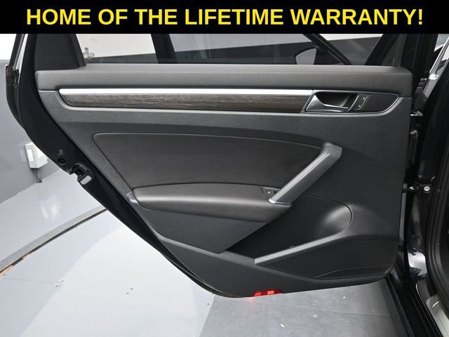 Used 2017 Volkswagen Passat 1.8T SEL Premium image 38