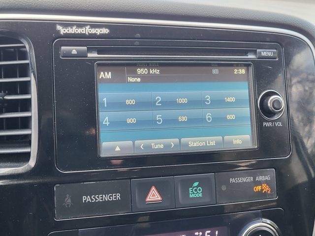 Used 2015 Mitsubishi Outlander SE AWD/4WD image 16