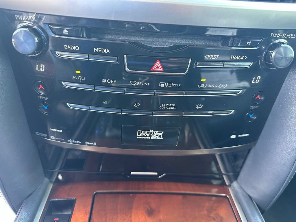 Used 2020 Lexus LX 570 4WD w/ Luxury Package image 19