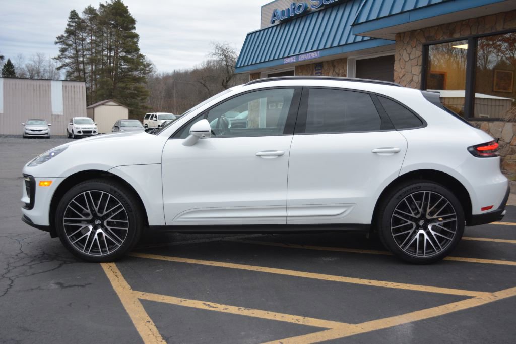 Used 2025 Porsche Macan Turbo image 5