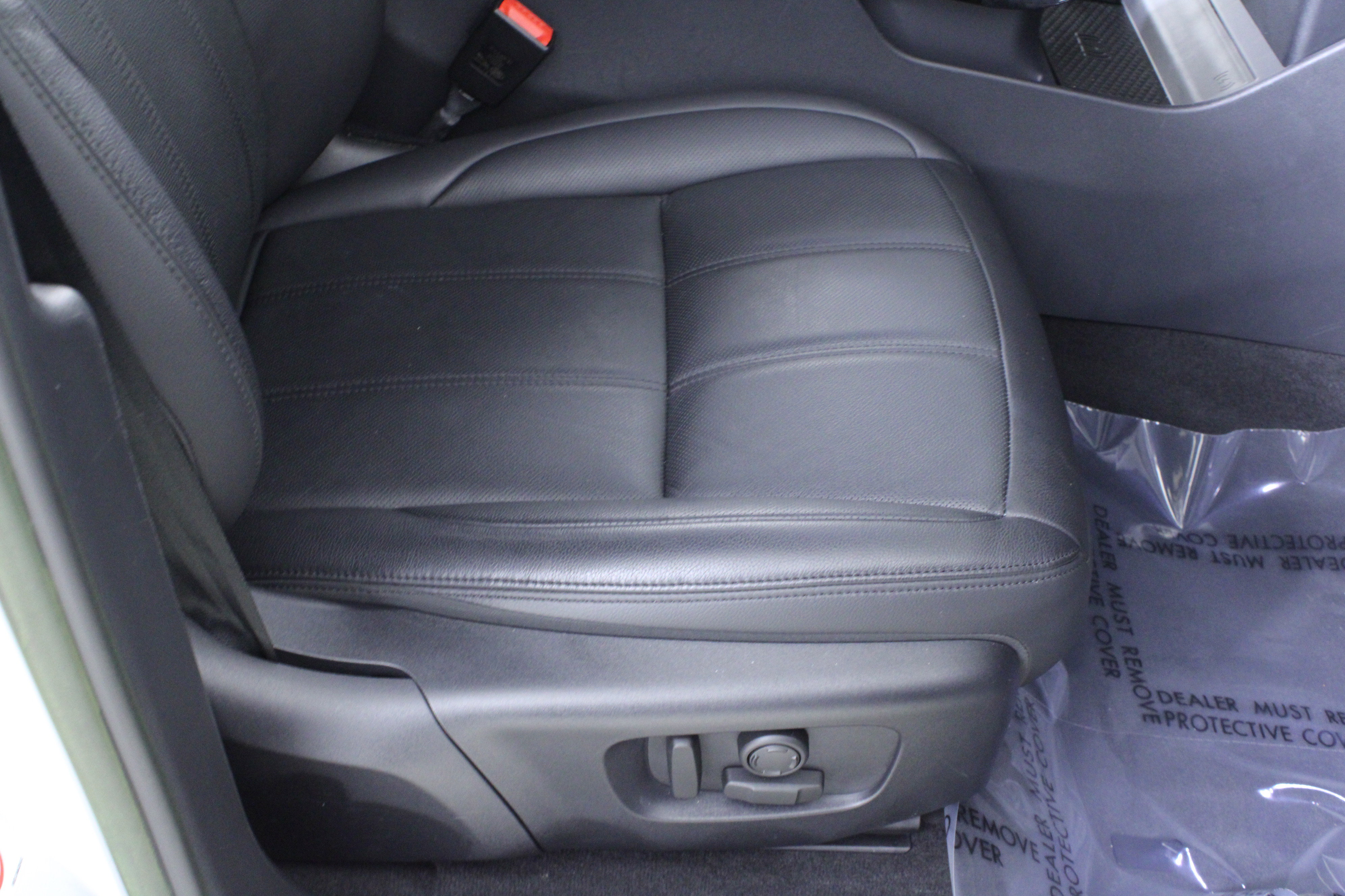 Used 2023 Land Rover Range Rover Evoque R-Dynamic S image 16