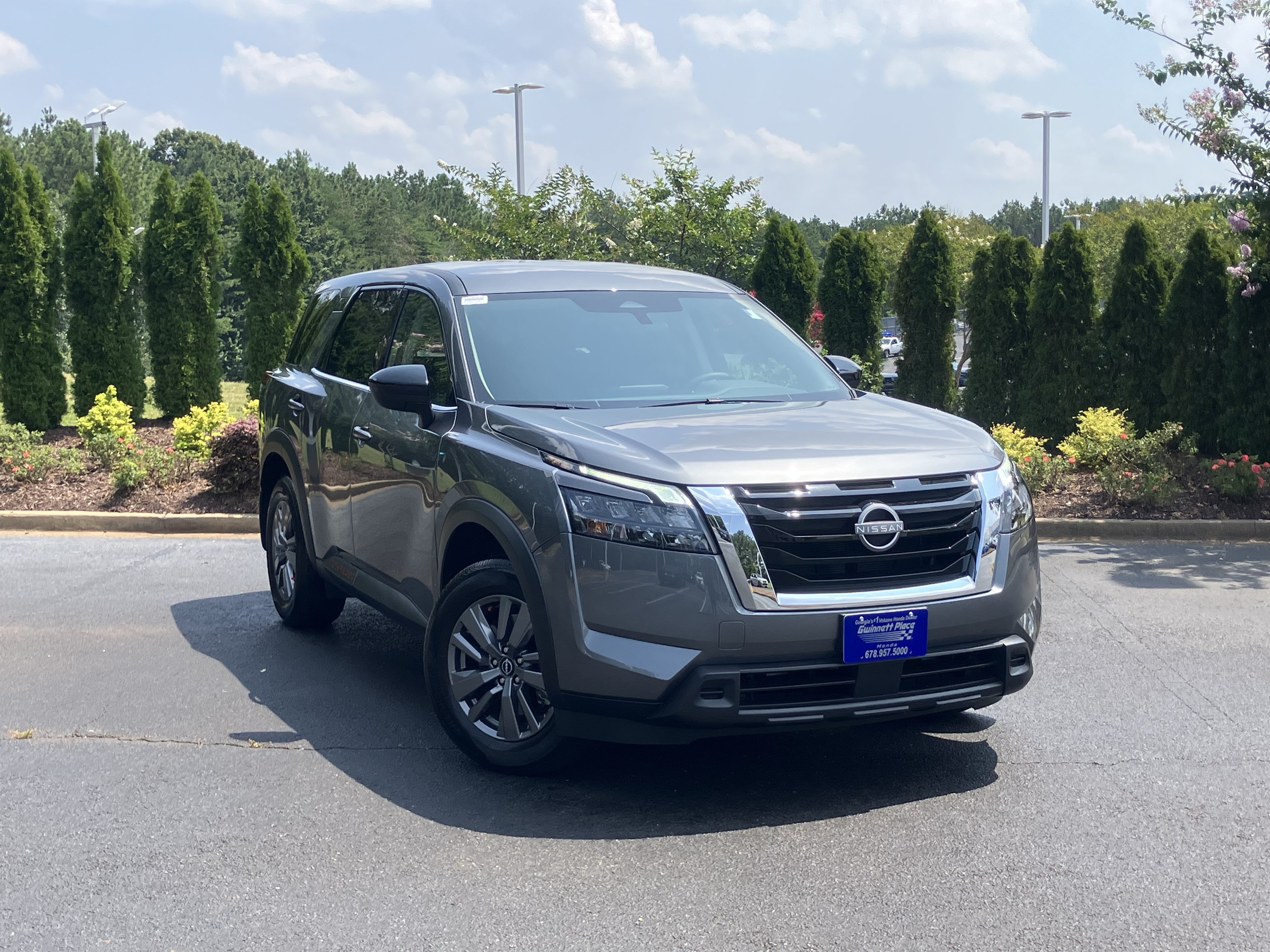 Used 2025 Nissan Pathfinder S FWD video 2