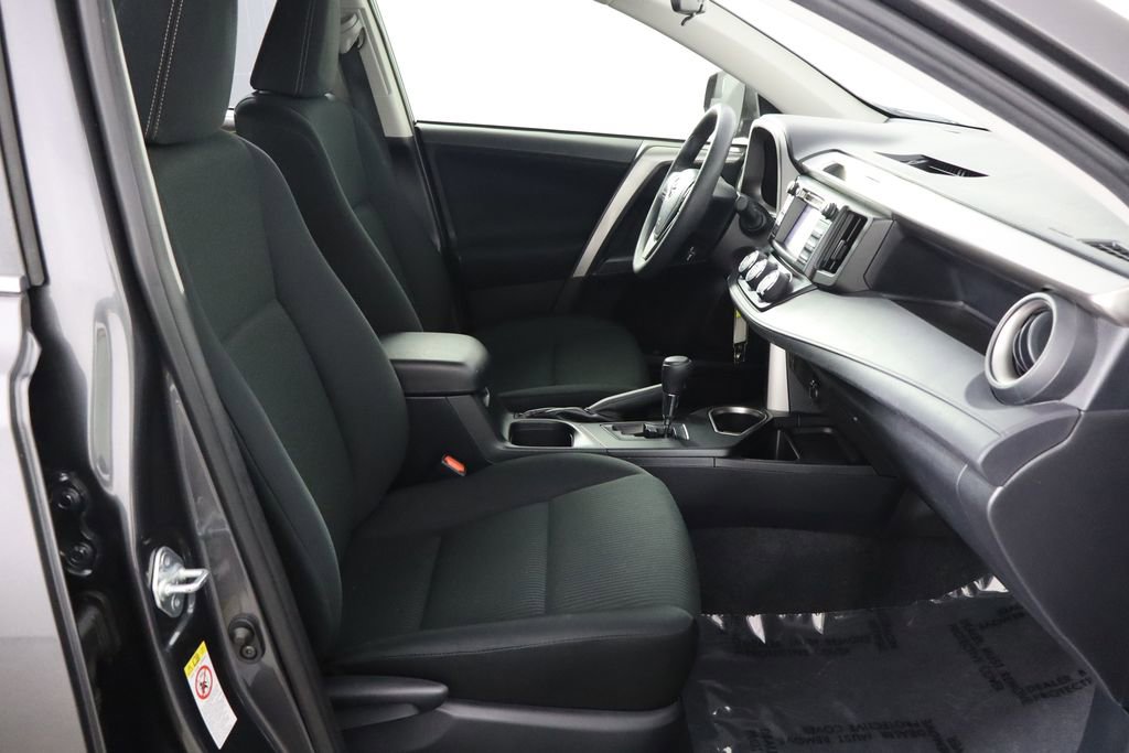 Used 2017 Toyota RAV4 LE image 18