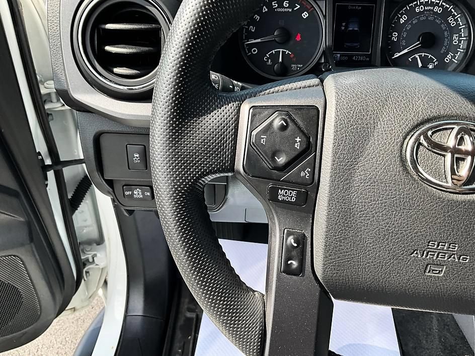 Used 2023 Toyota Tacoma TRD Off-Road AWD/4WD image 30