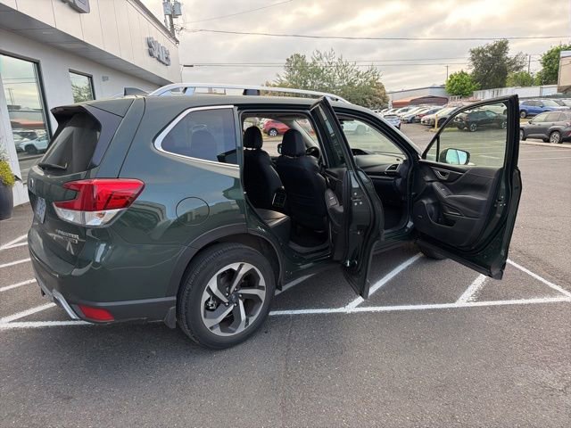 Used 2022 Subaru Forester Touring AWD/4WD image 10