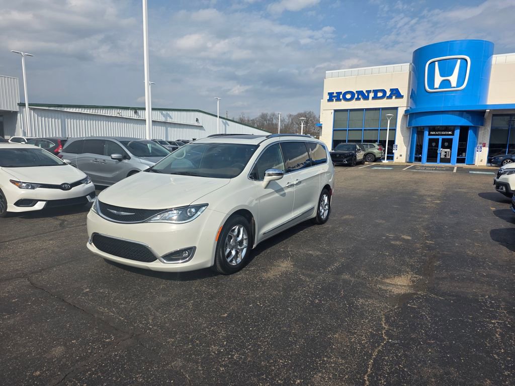 Used 2017 Chrysler Pacifica Limited w/ UConnect Theater Package image 7