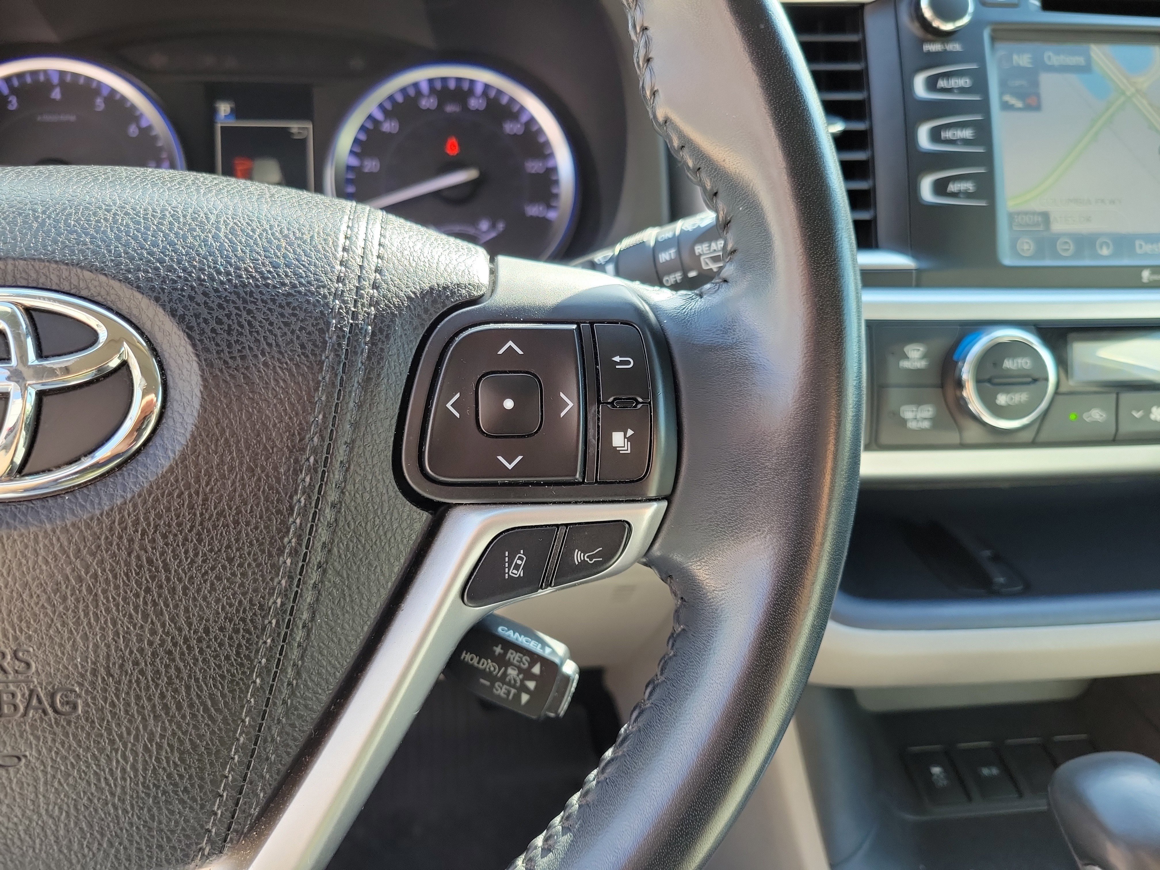 Used 2018 Toyota Highlander XLE FWD image 21