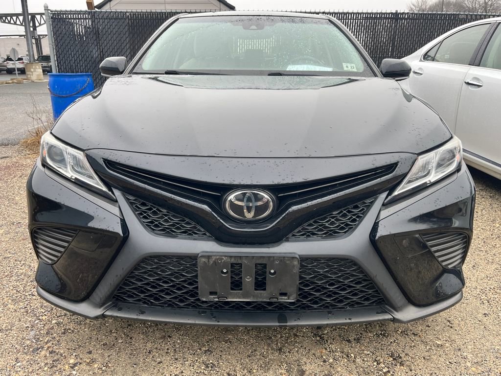 Used 2018 Toyota Camry SE w/ Convenience Package image 2
