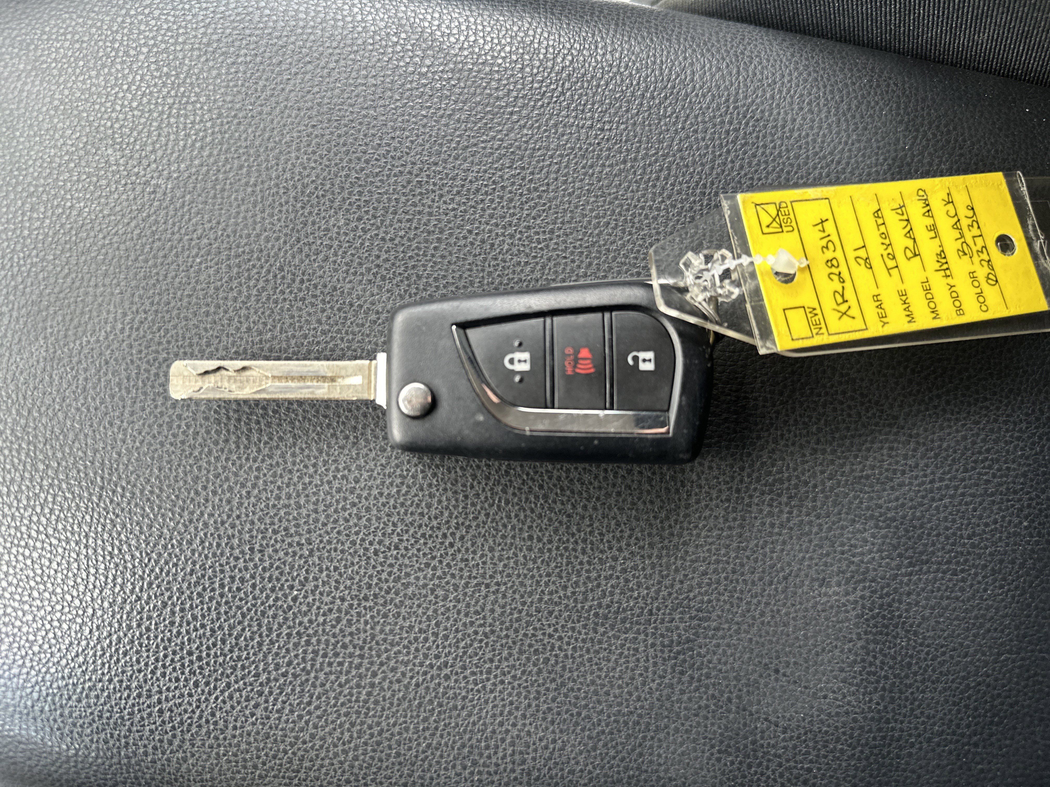 Used 2021 Toyota RAV4 LE AWD/4WD image 18