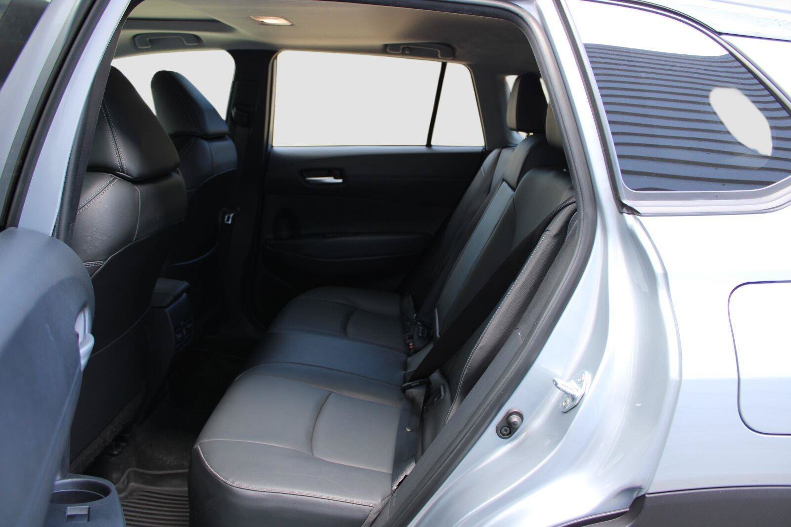 Used 2022 Toyota Corolla Cross XLE w/ Convenience Package FWD image 38