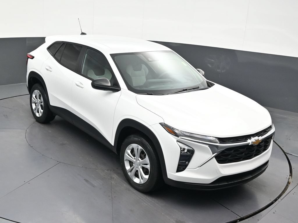 Used 2024 Chevrolet Trax LS w/ Driver Confidence Package FWD image 21