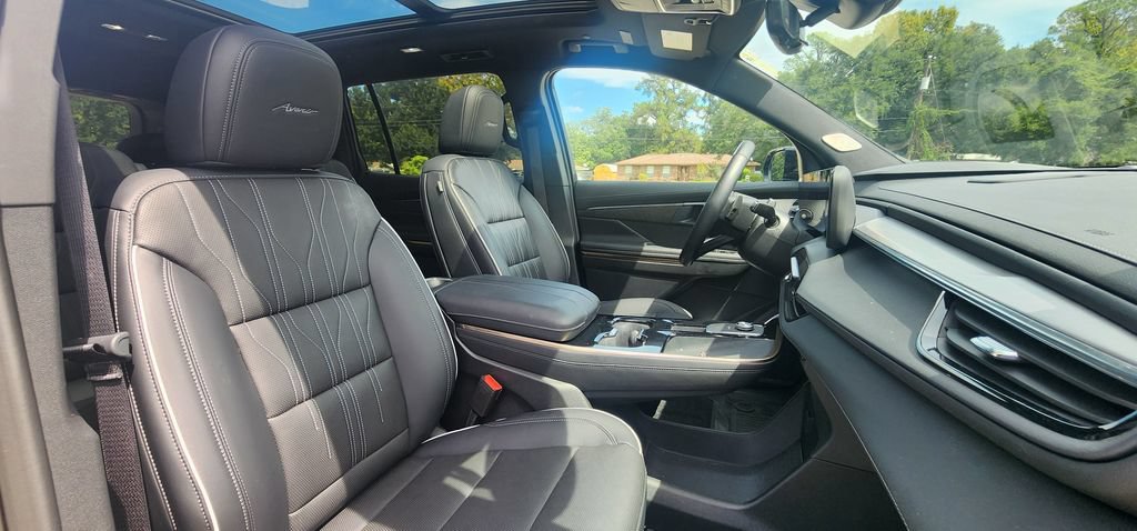 Used 2026 Buick Enclave Avenir w/ Super Cruise Package FWD image 28