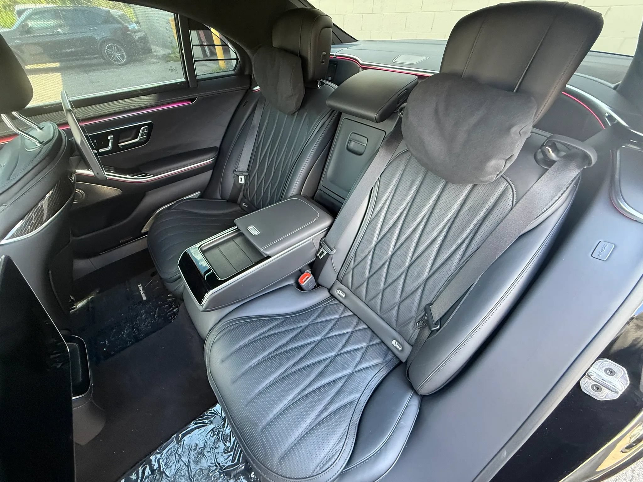 Used 2024 Mercedes-Benz S 63 AMG S w/ Carbon Fiber Exterior Package image 36